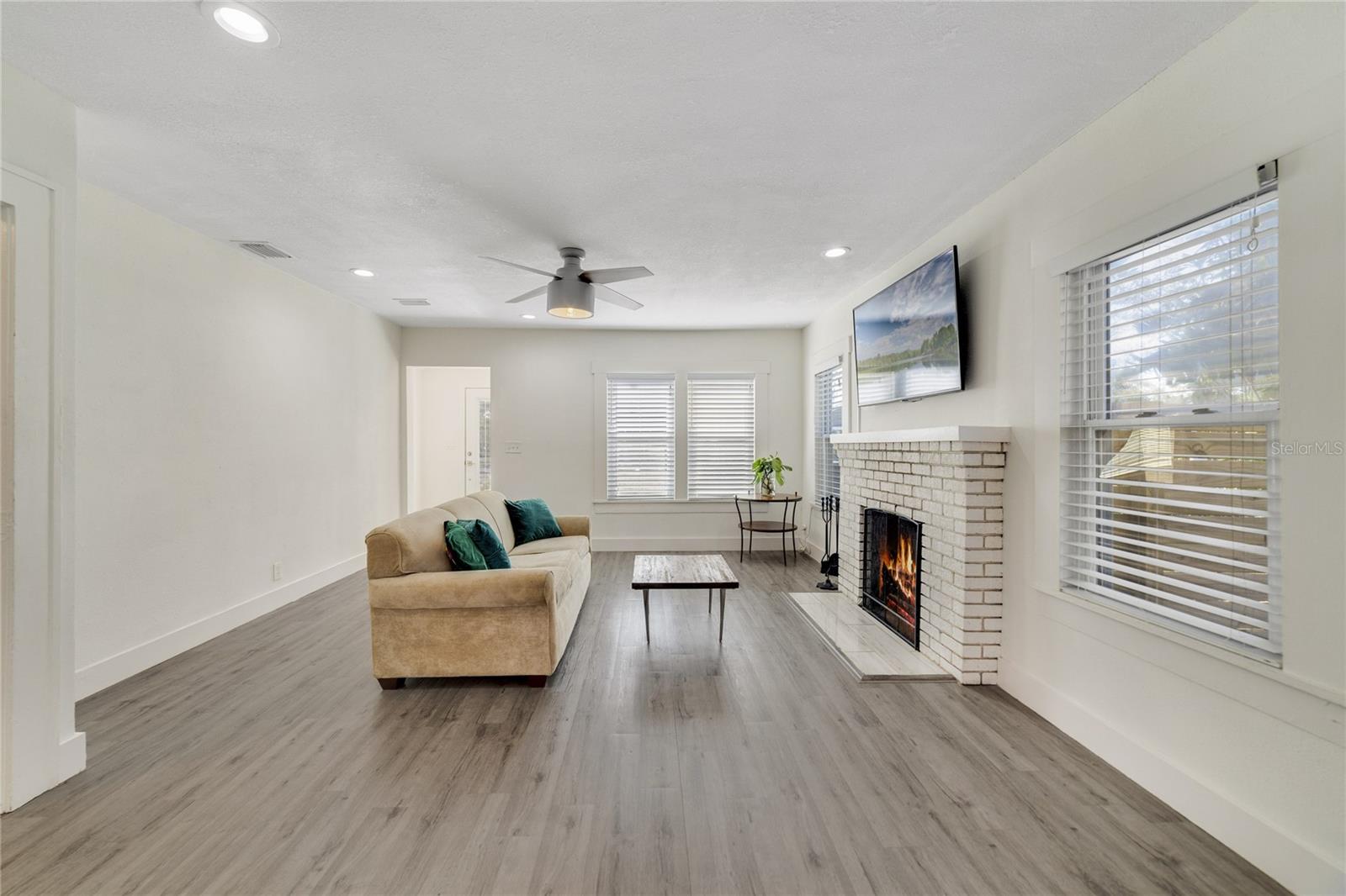 Image 7 of 36 For 2011 Dartmouth Avenue N