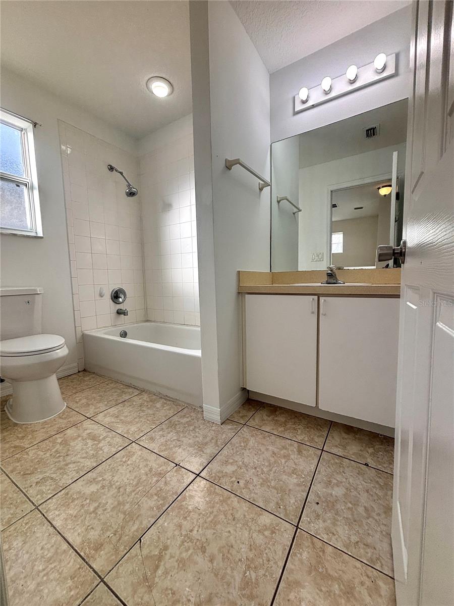 Image 14 of 16 For 1064 Park Central Circle