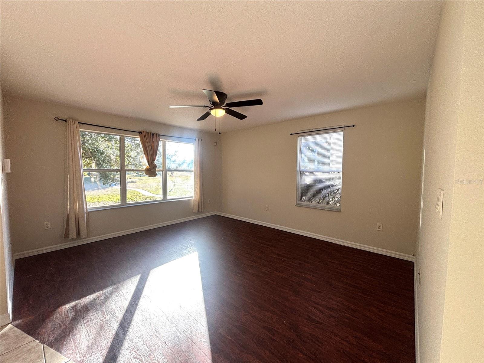 Image 3 of 16 For 1064 Park Central Circle