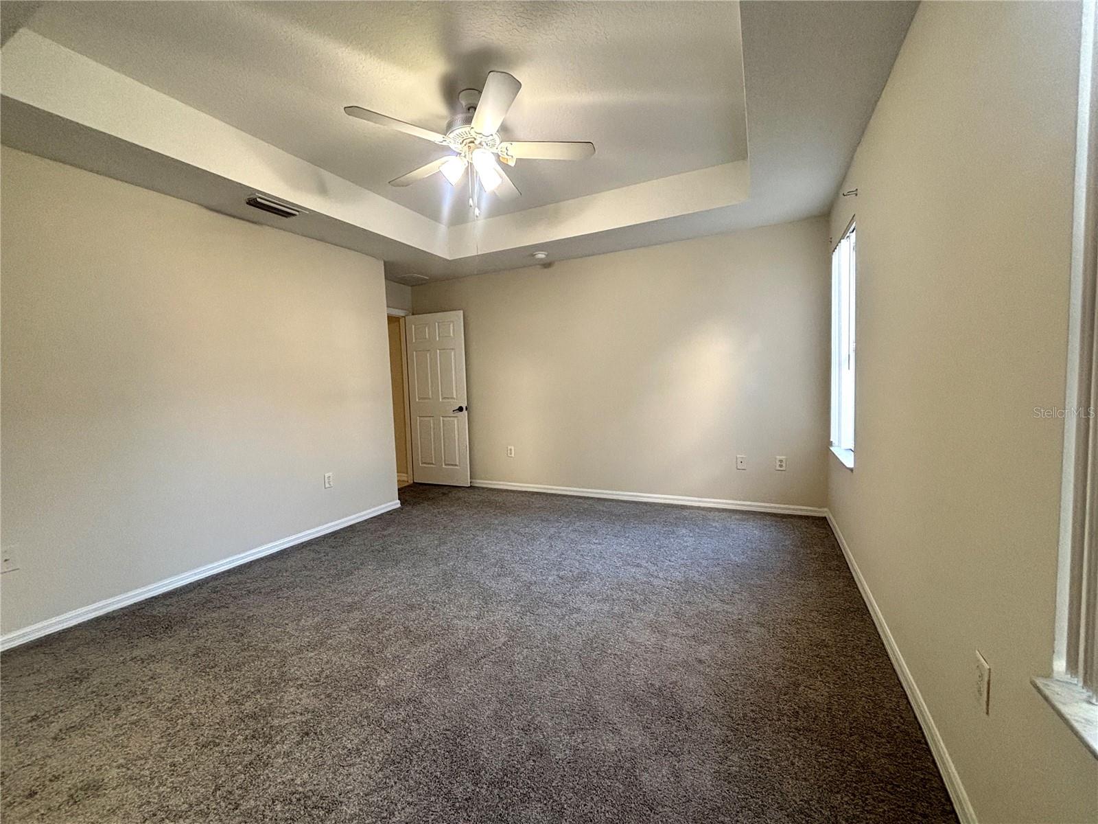 Image 6 of 16 For 1064 Park Central Circle