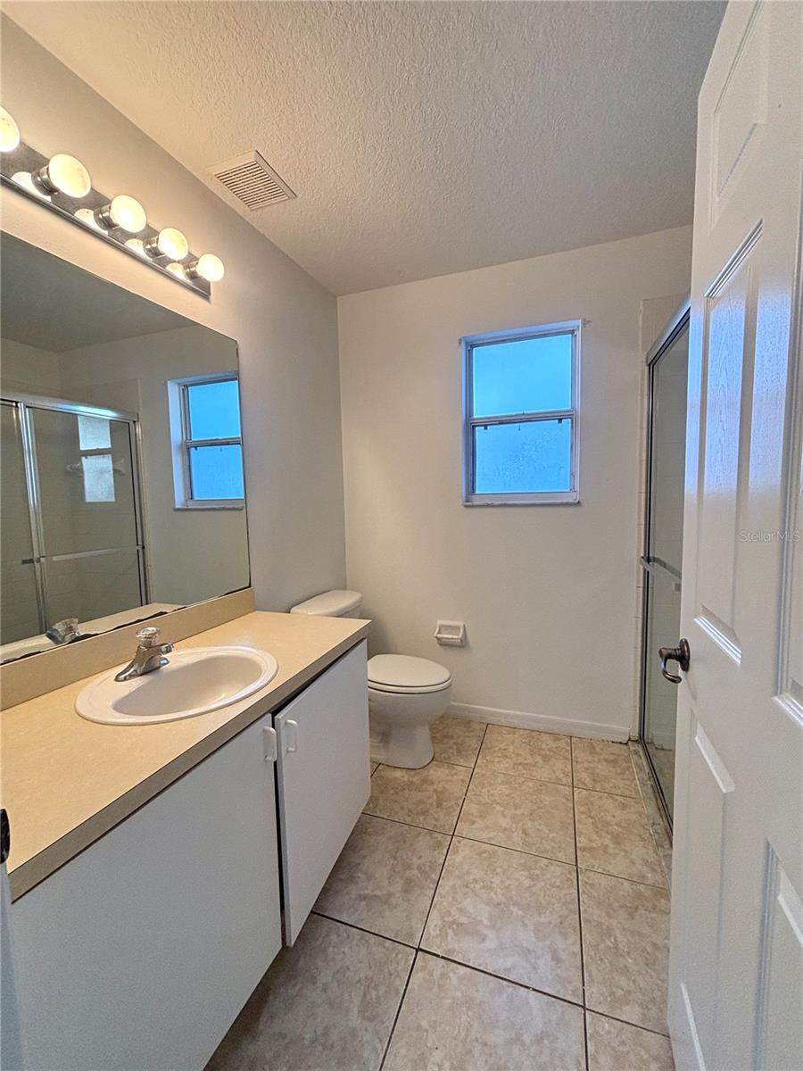 Image 8 of 16 For 1064 Park Central Circle