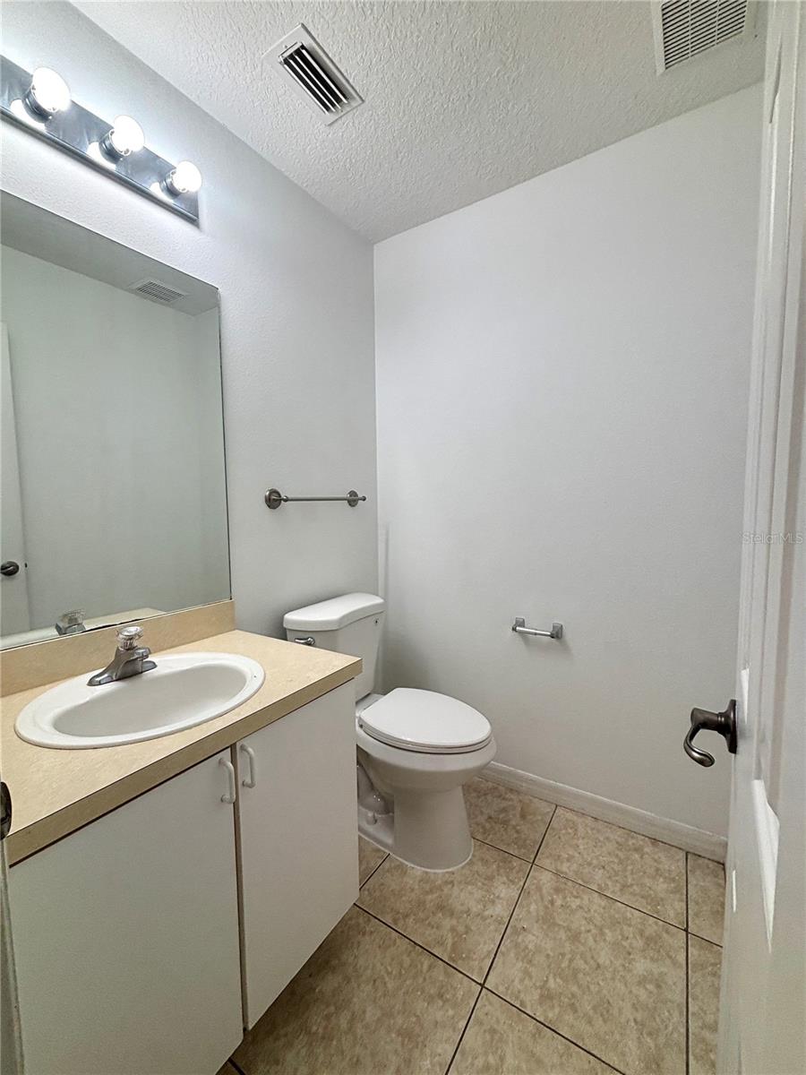 Image 9 of 16 For 1064 Park Central Circle