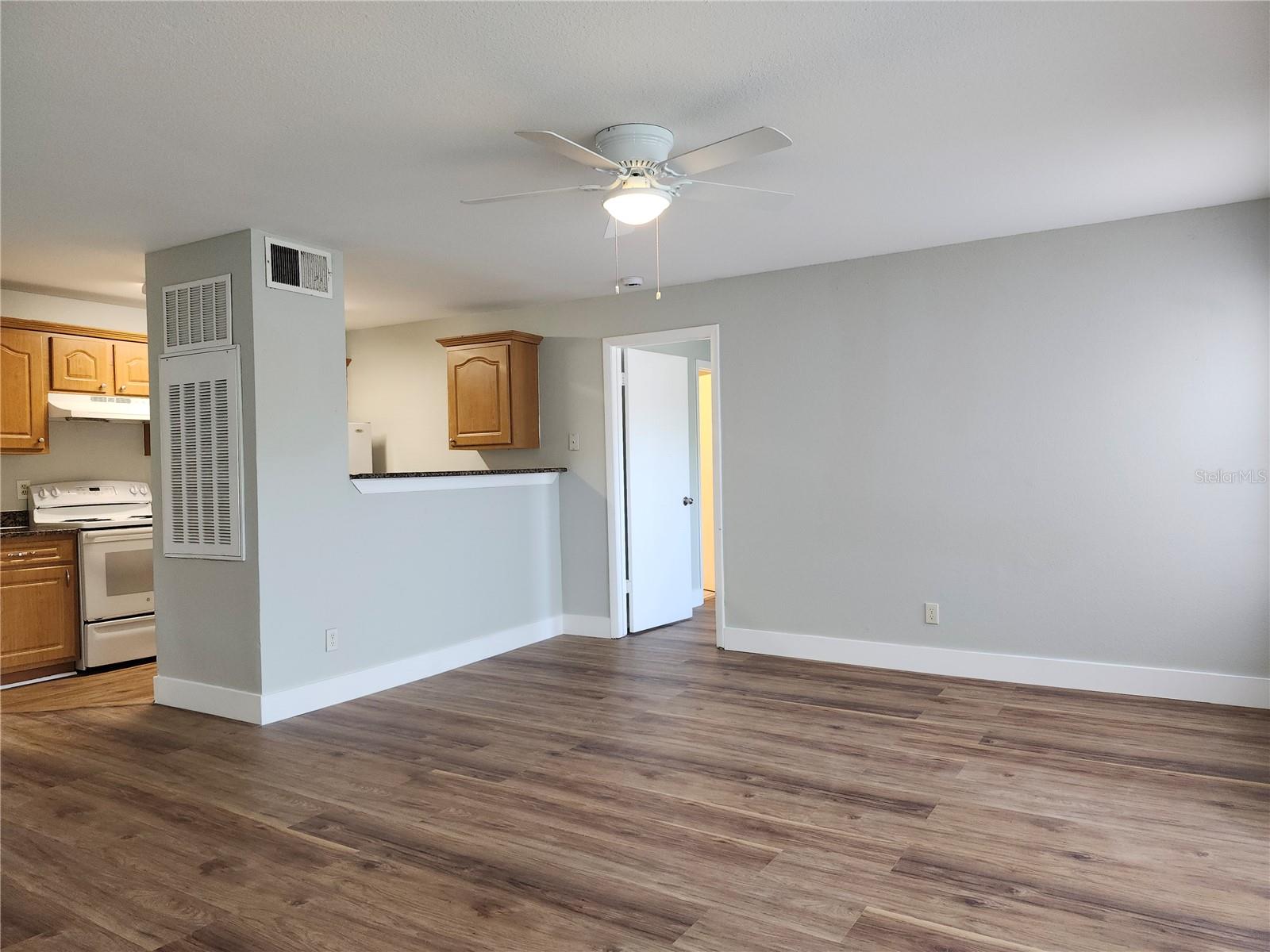 Image 15 of 24 For 4720 Walden Circle 33