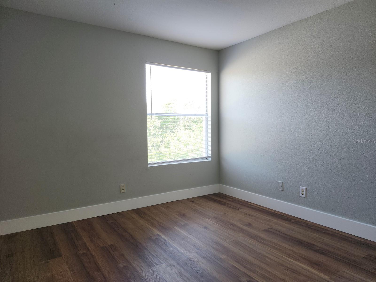 Image 7 of 24 For 4720 Walden Circle 33