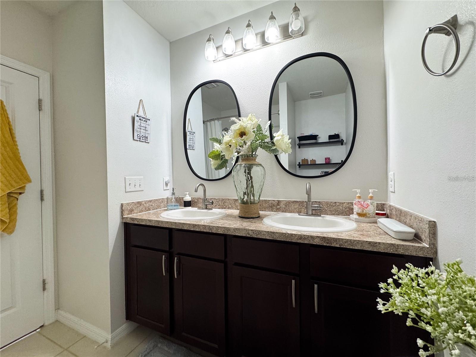 Image 23 of 51 For 11124 Leland Groves Drive