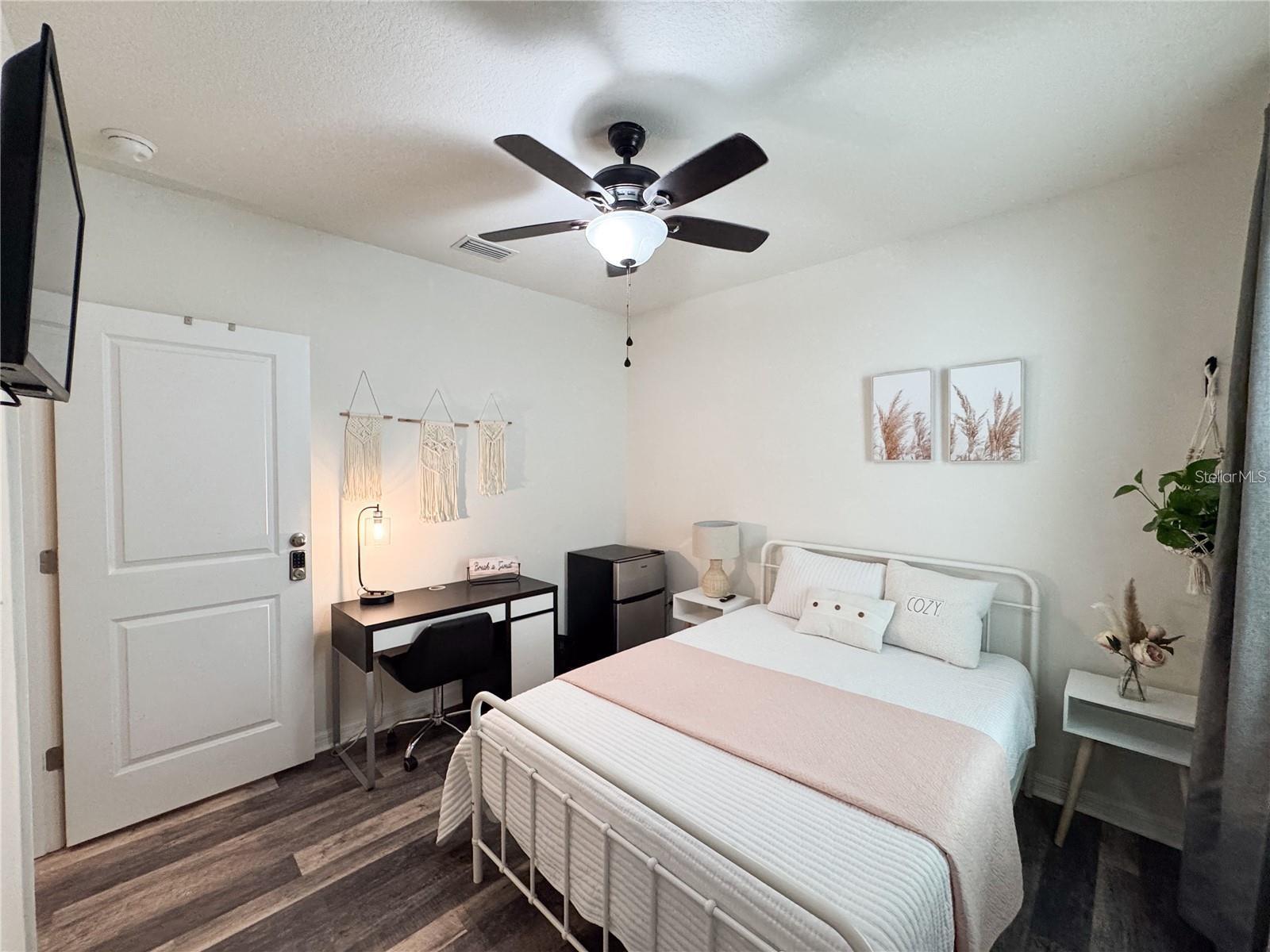 Image 25 of 51 For 11124 Leland Groves Drive