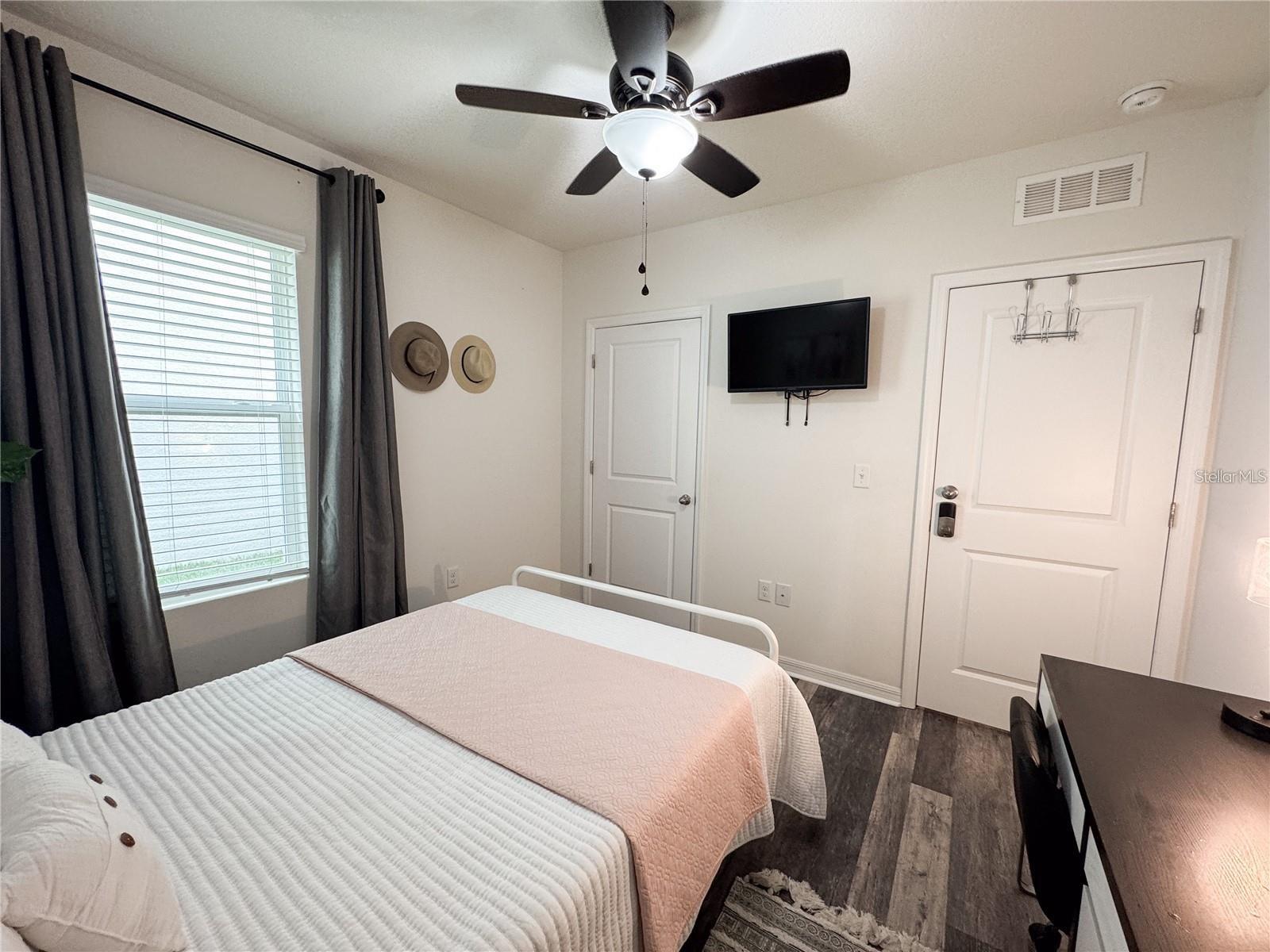 Image 26 of 51 For 11124 Leland Groves Drive