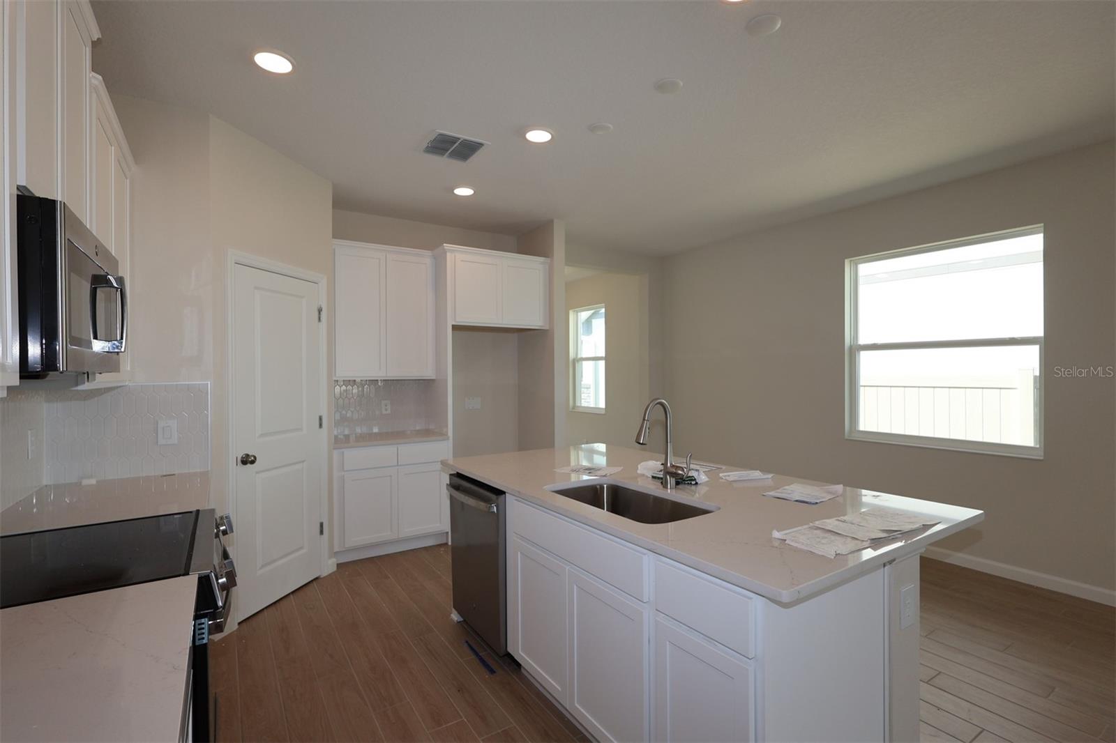 Image 3 of 24 For 6711 Yellow Warbler Bend