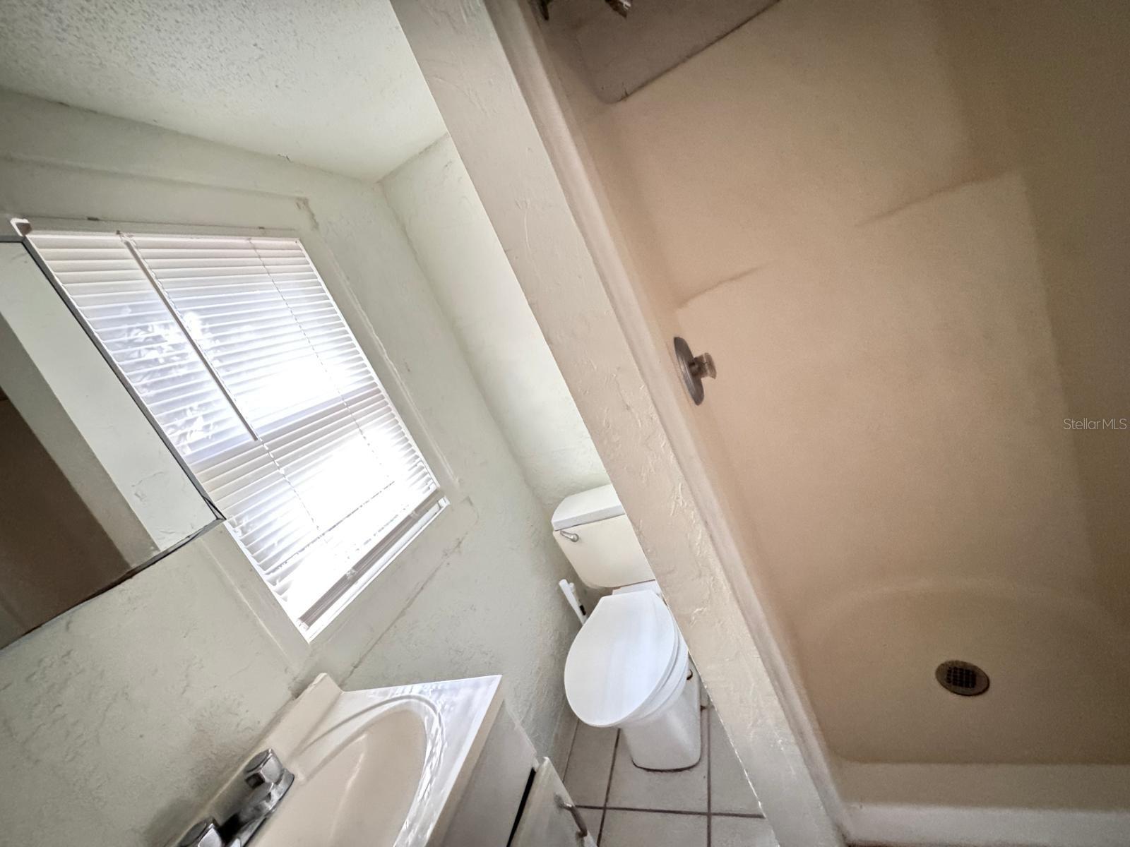 Listing photo id 0 for 728 Columbia Street