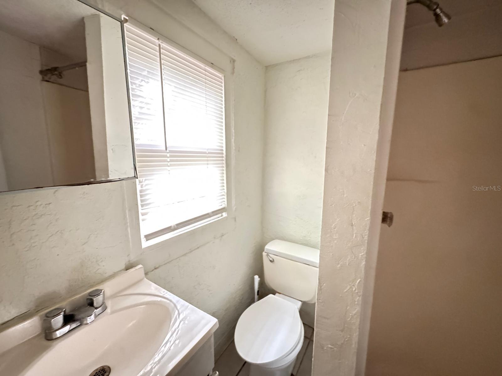 Listing photo id 3 for 728 Columbia Street