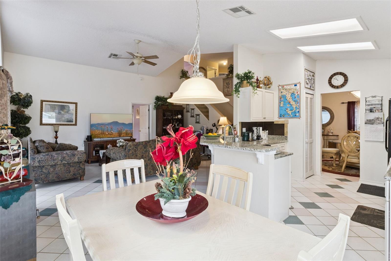 Image 12 of 33 For 2955 Pembridge Street