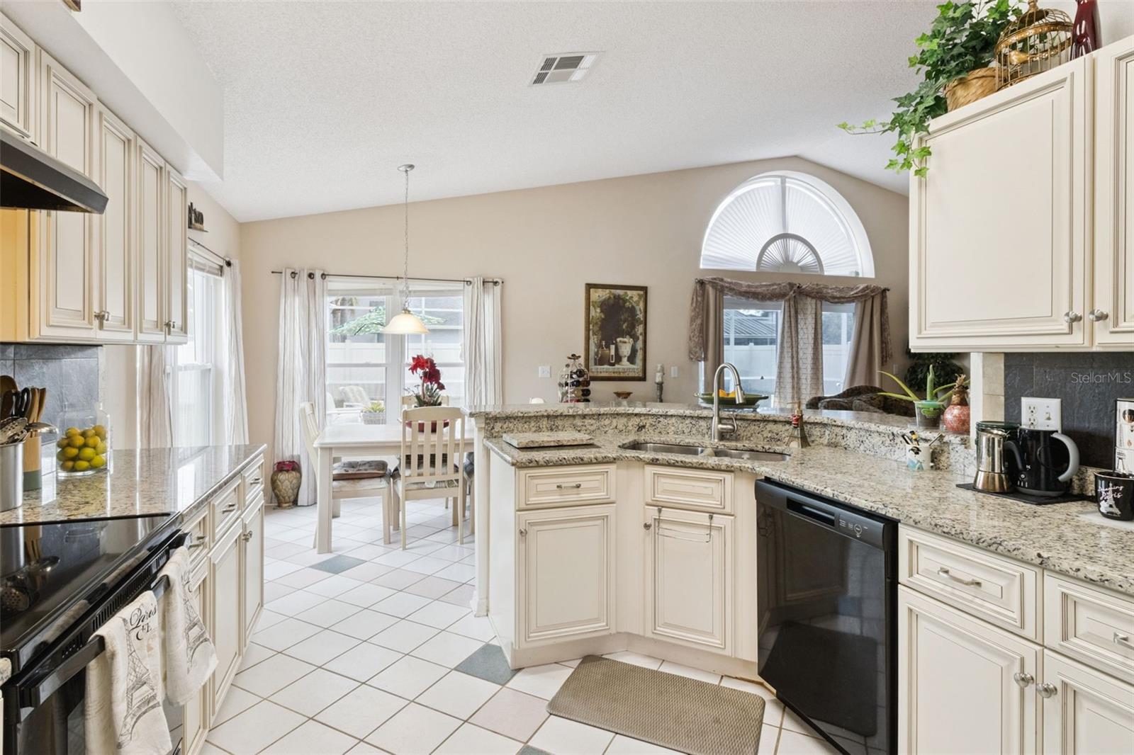 Image 14 of 33 For 2955 Pembridge Street