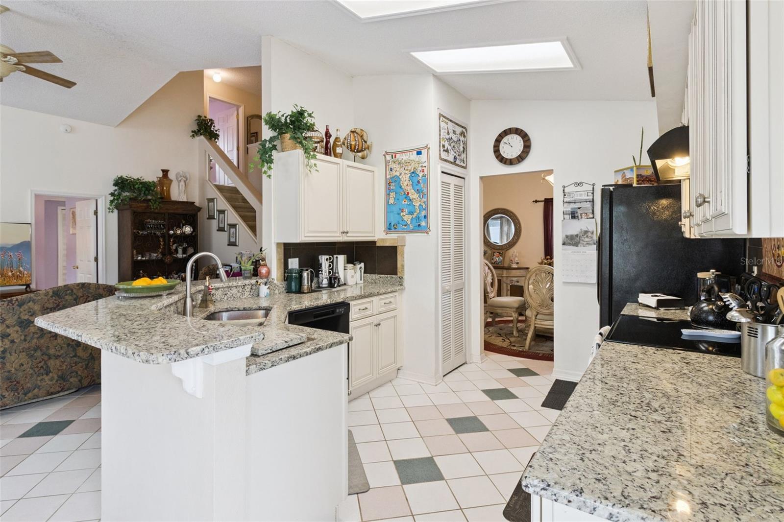 Image 15 of 33 For 2955 Pembridge Street