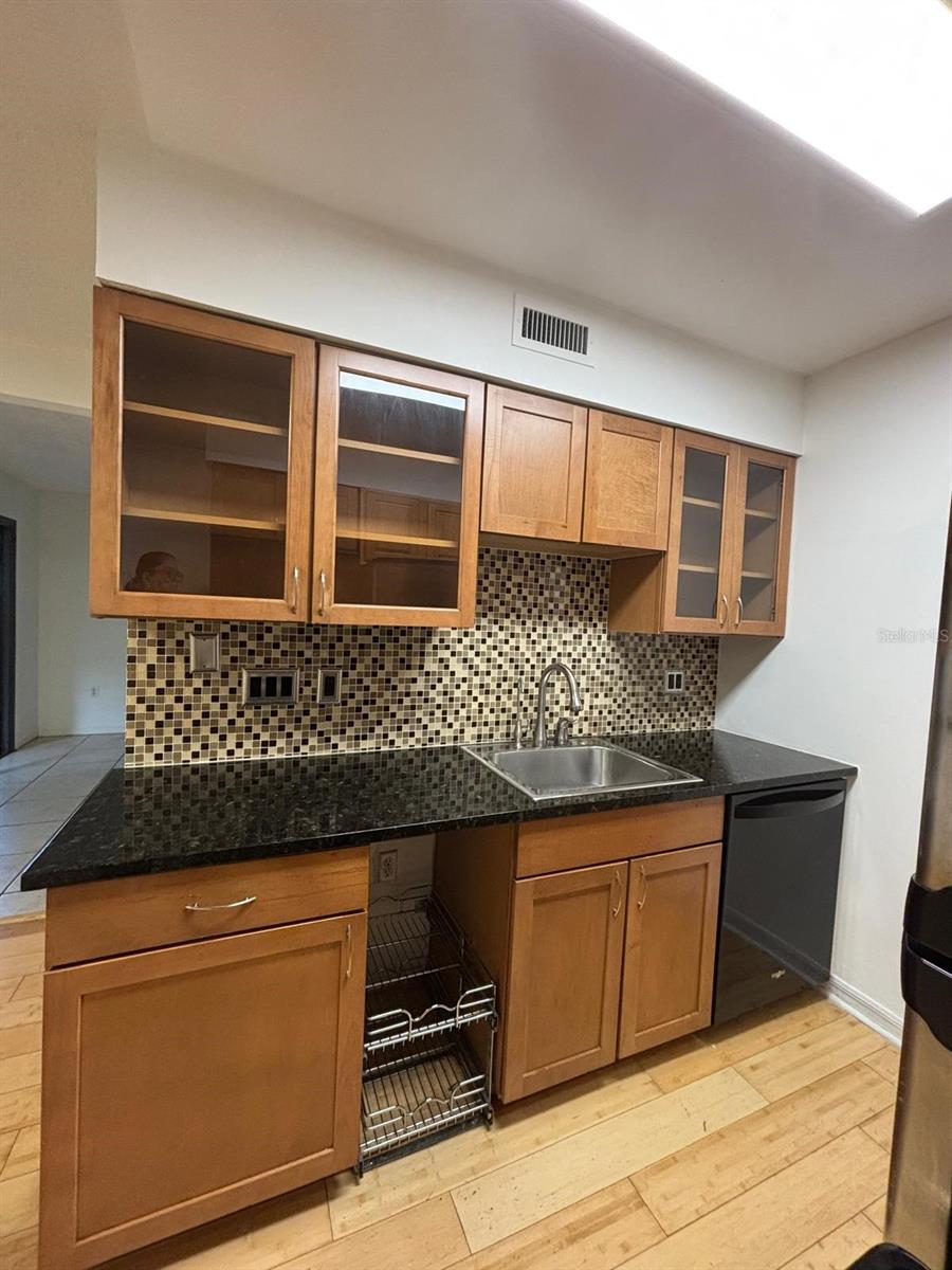 Image 11 of 23 For 5129 Eaglesmere Drive A01