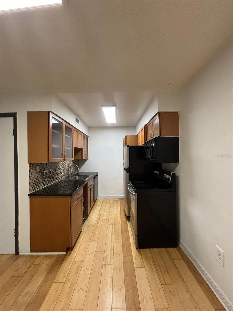 Image 12 of 23 For 5129 Eaglesmere Drive A01