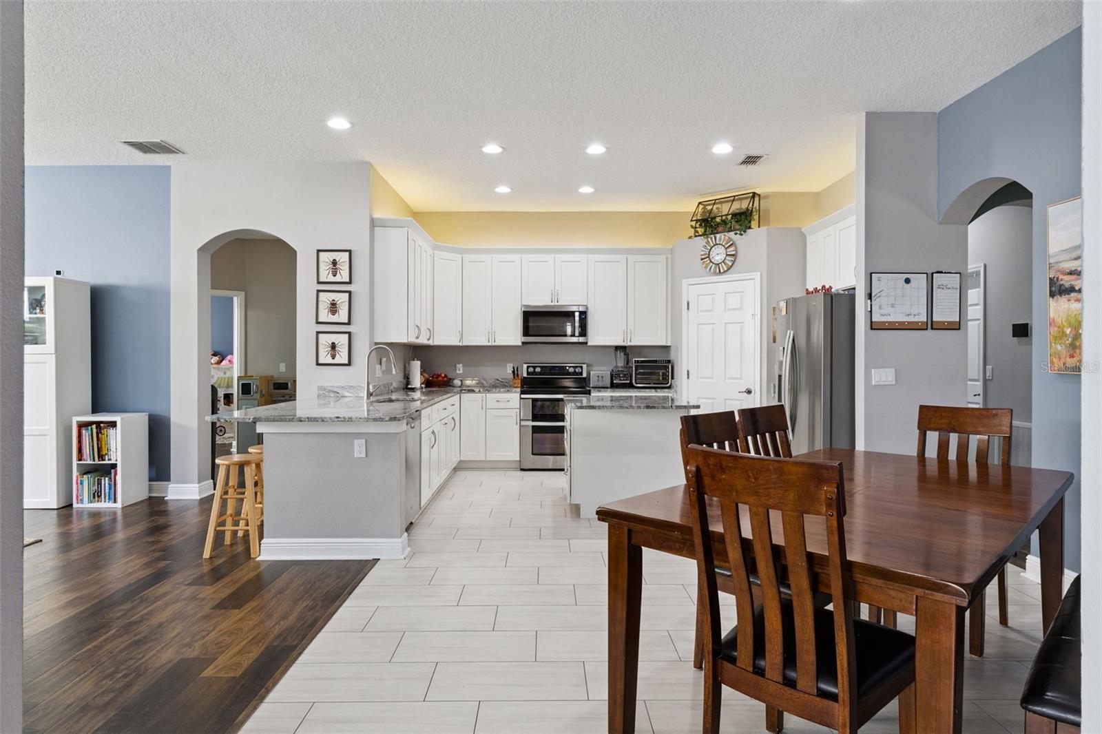 Image 11 of 43 For 427 Brentwood Club Cove