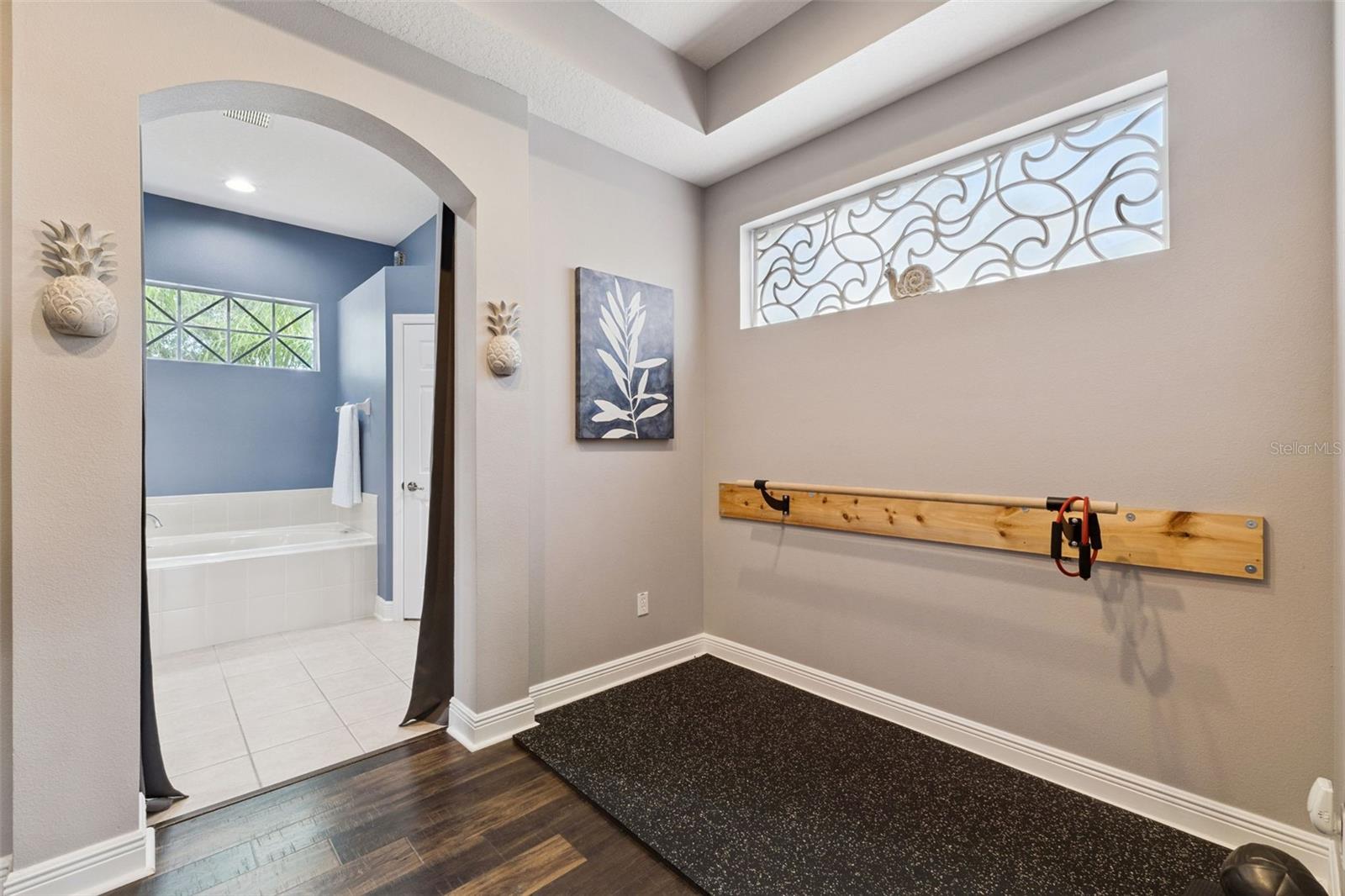 Image 23 of 43 For 427 Brentwood Club Cove