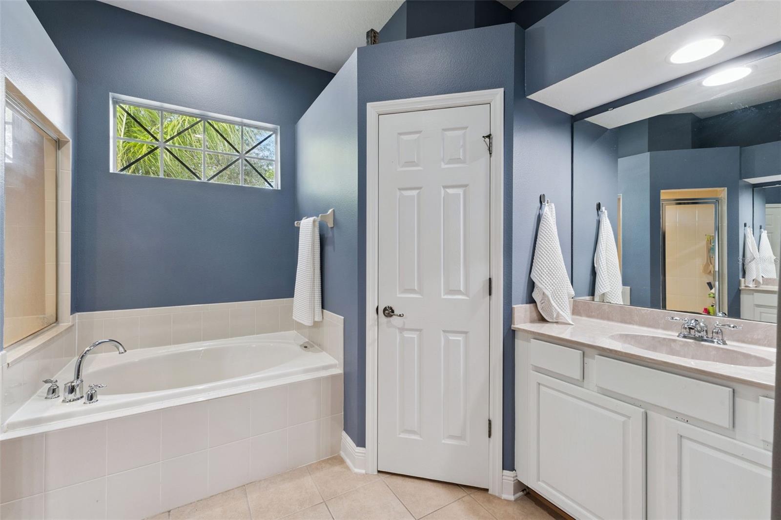 Image 25 of 43 For 427 Brentwood Club Cove