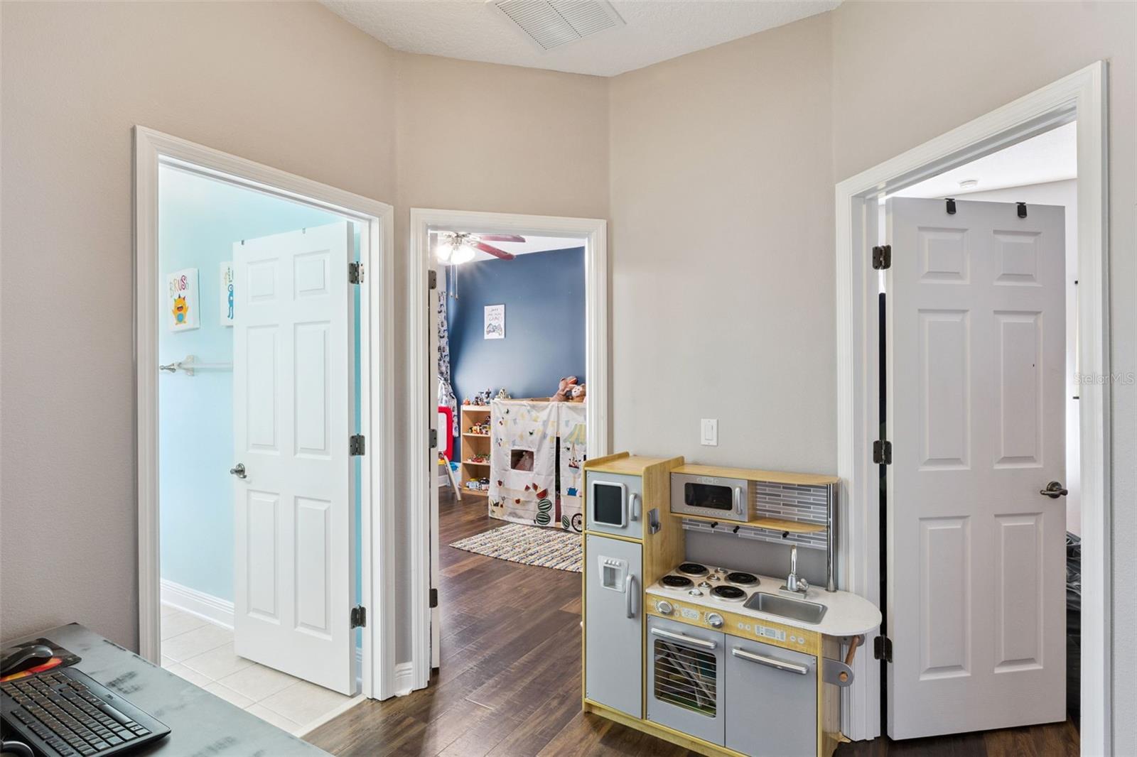 Image 26 of 43 For 427 Brentwood Club Cove