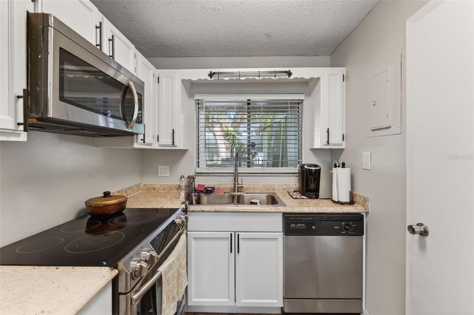 Image 11 of 49 For 7468 Canford Court 24