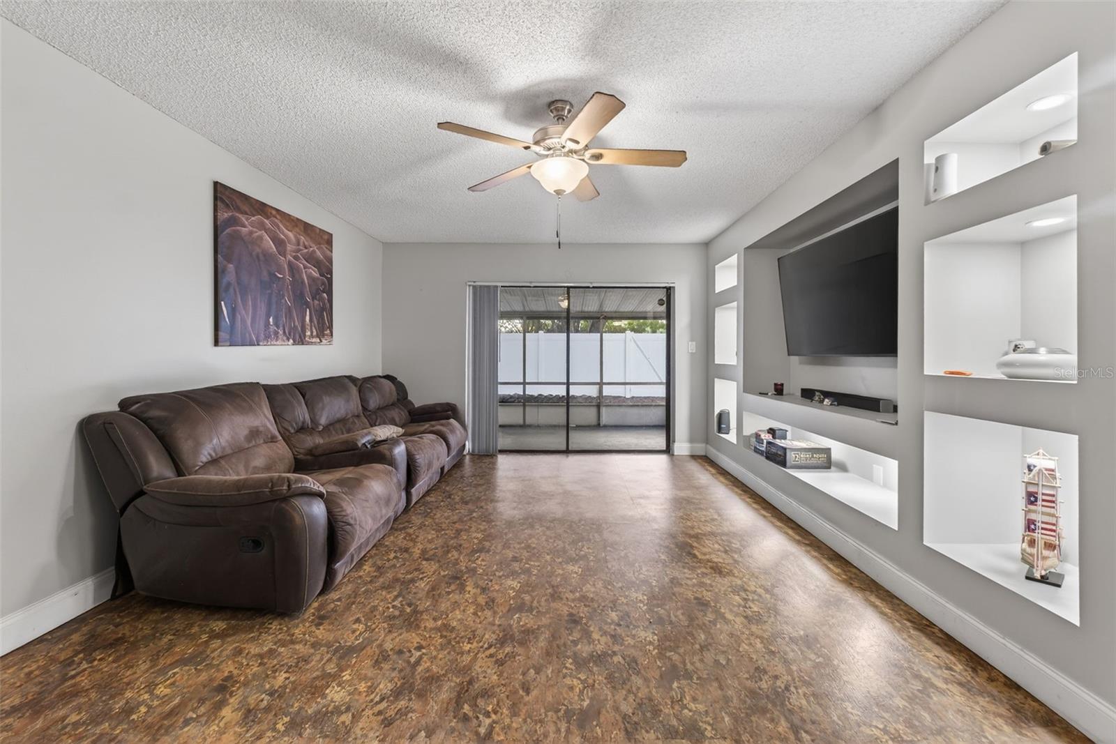 Image 18 of 49 For 7468 Canford Court 24