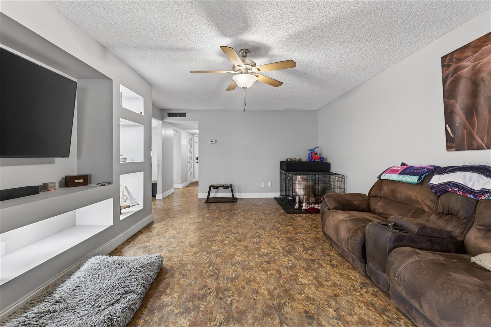 Image 21 of 49 For 7468 Canford Court 24