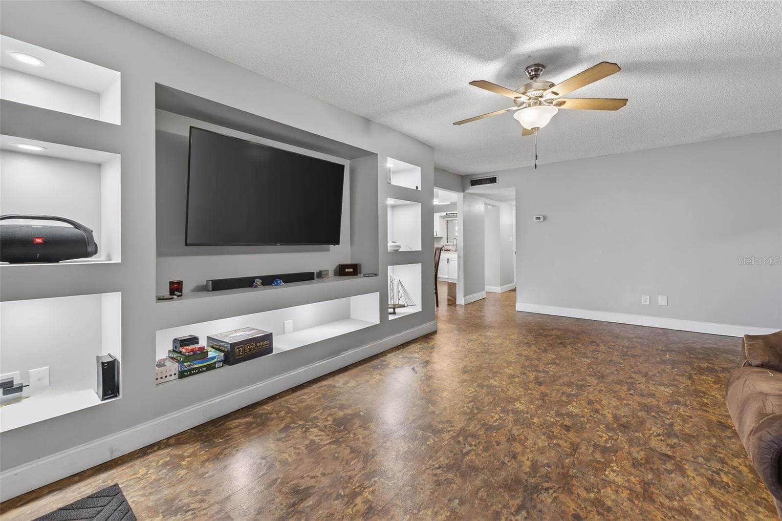 Image 23 of 49 For 7468 Canford Court 24