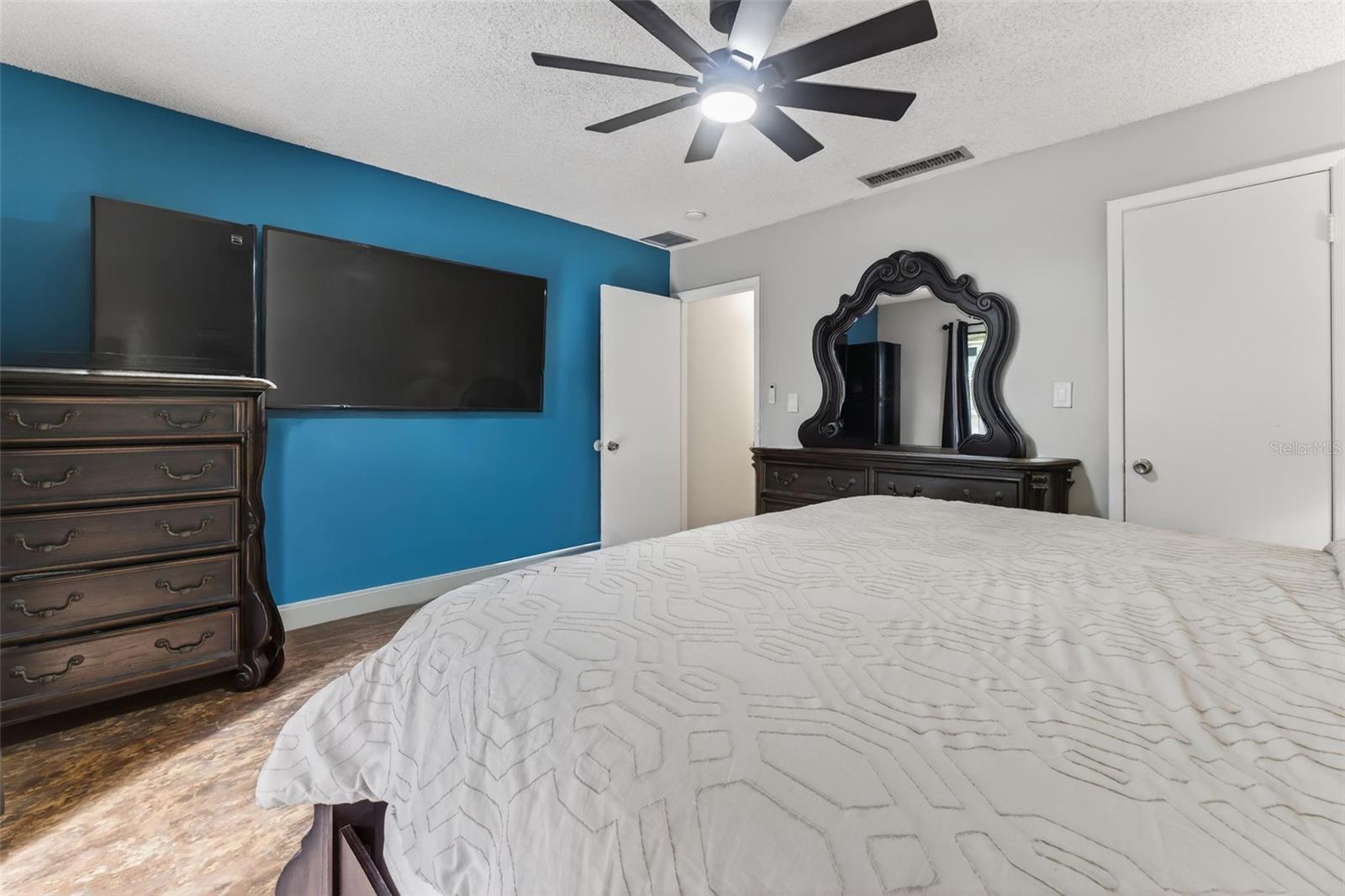 Image 31 of 49 For 7468 Canford Court 24