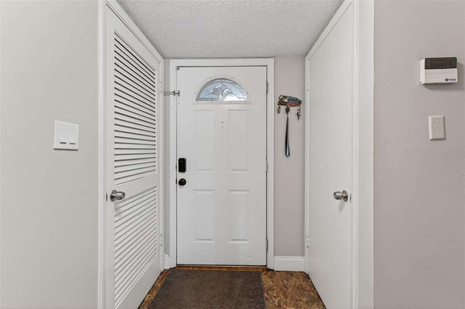 Image 7 of 49 For 7468 Canford Court 24