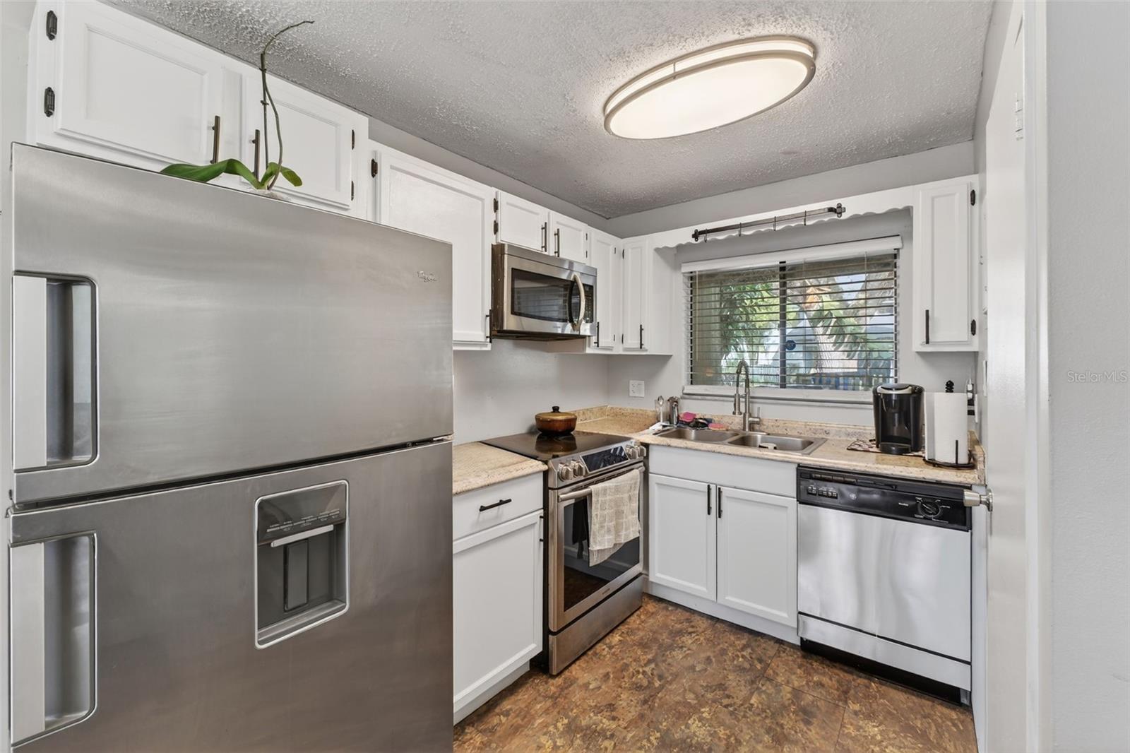 Image 9 of 49 For 7468 Canford Court 24