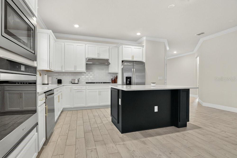 Image 13 of 35 For 4012 Meandering Bay Drive