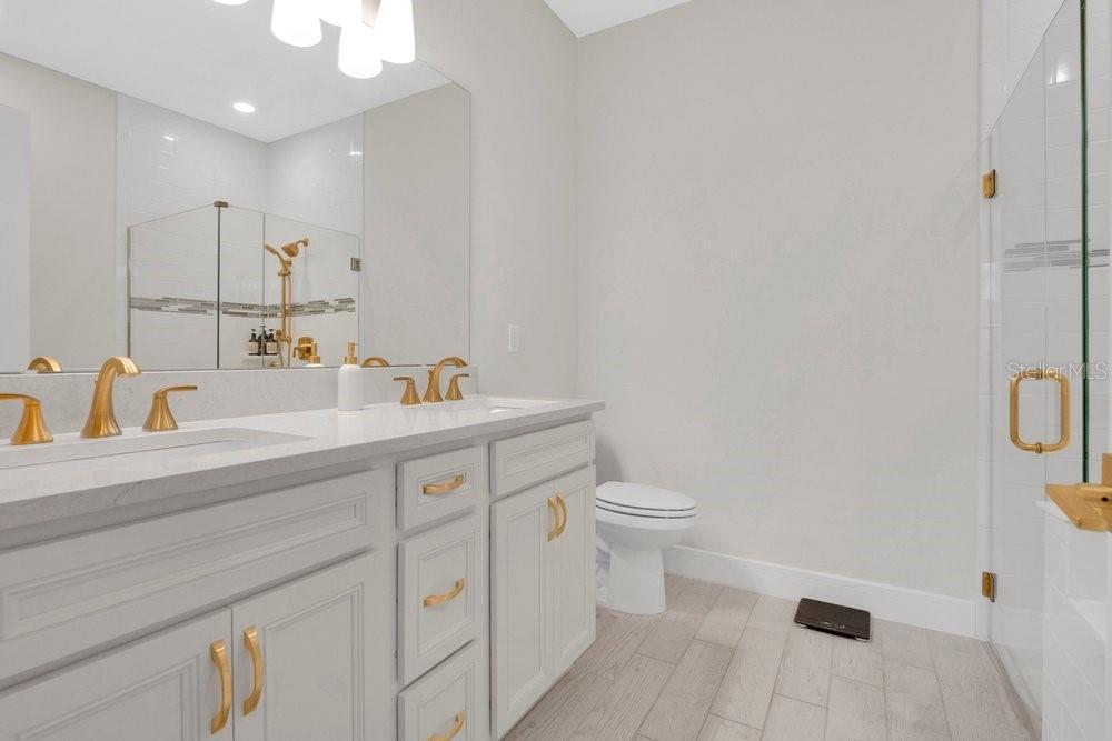 Image 17 of 35 For 4012 Meandering Bay Drive