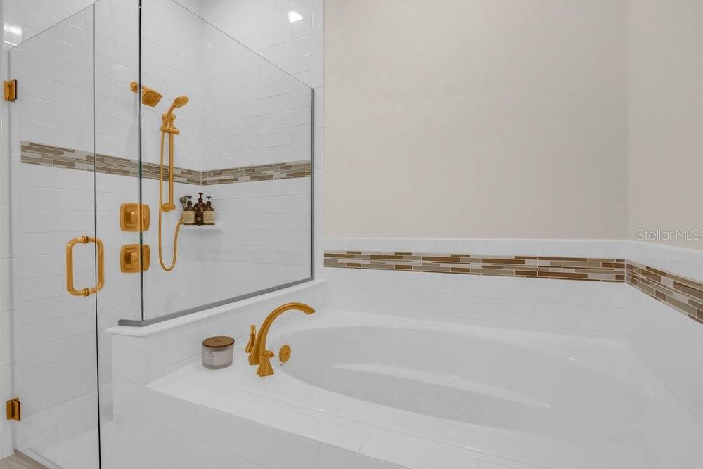 Image 18 of 35 For 4012 Meandering Bay Drive