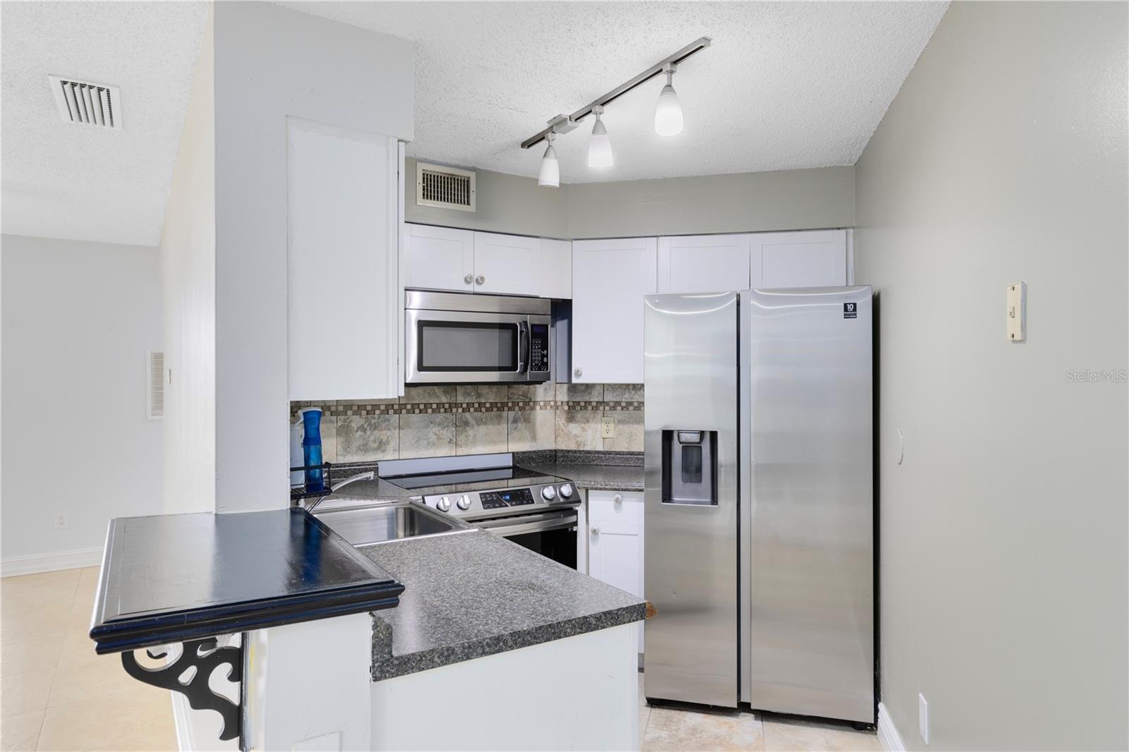 Image 8 of 27 For 3835 Atrium Drive 3