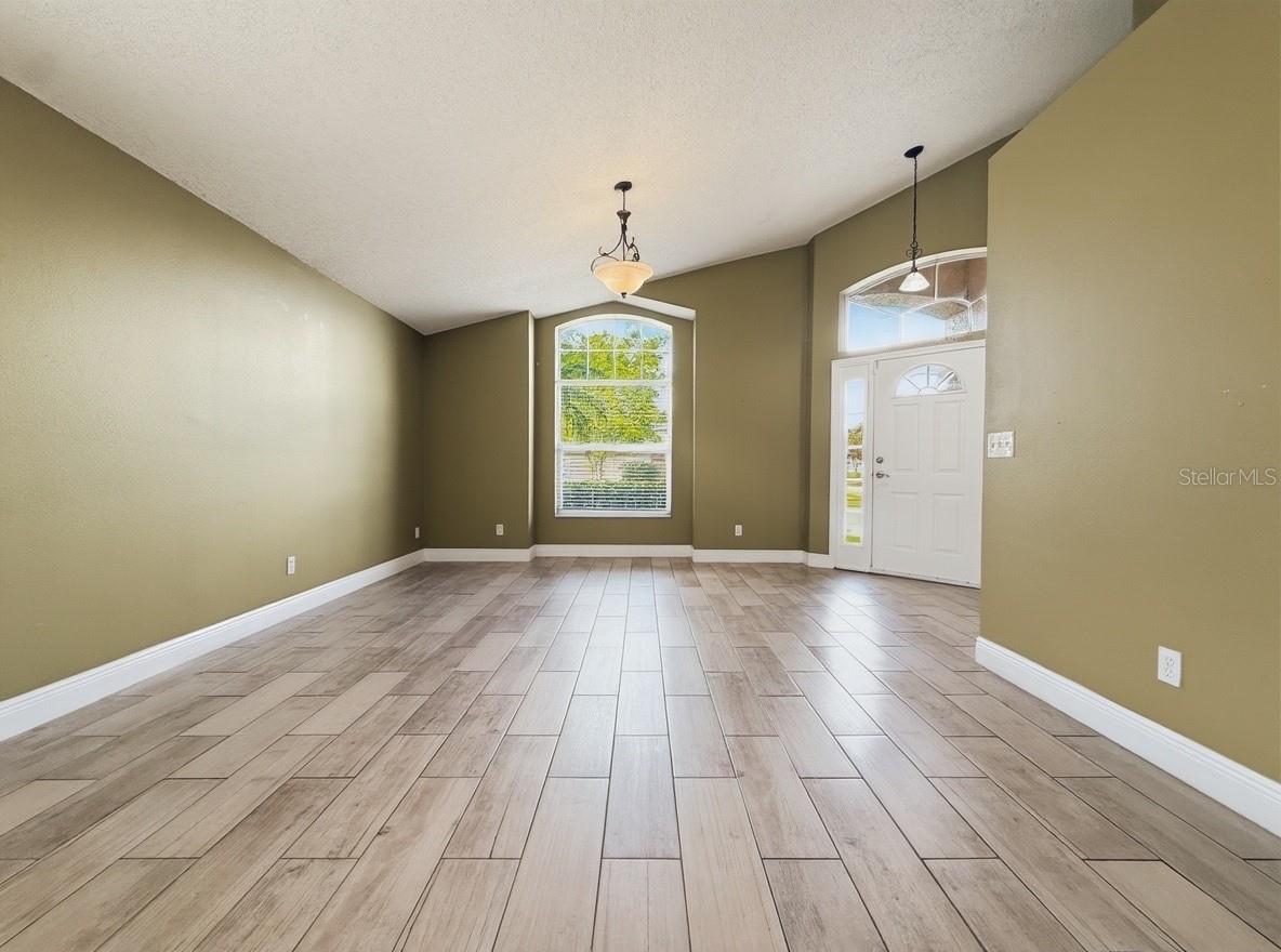 Image 5 of 58 For 12714 Maribou Circle