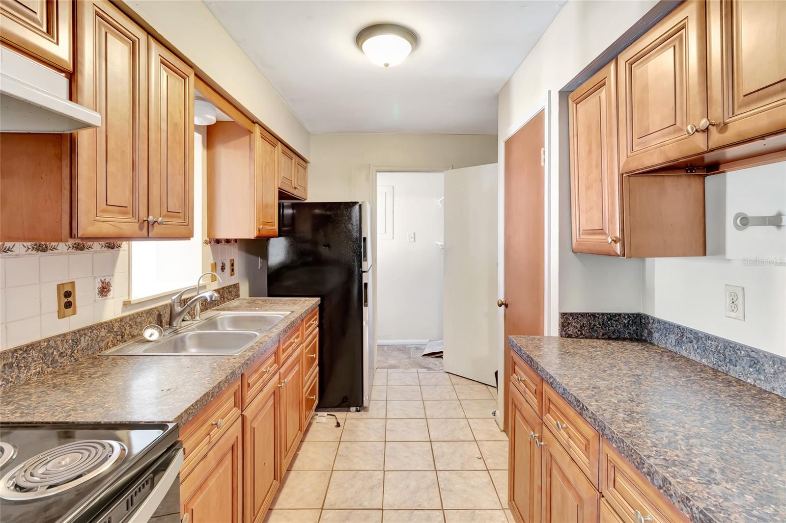 Image 13 of 38 For 1021 Hollywood Avenue