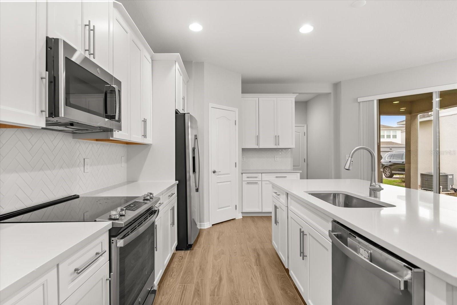 Image 10 of 38 For 601 Becklow Street