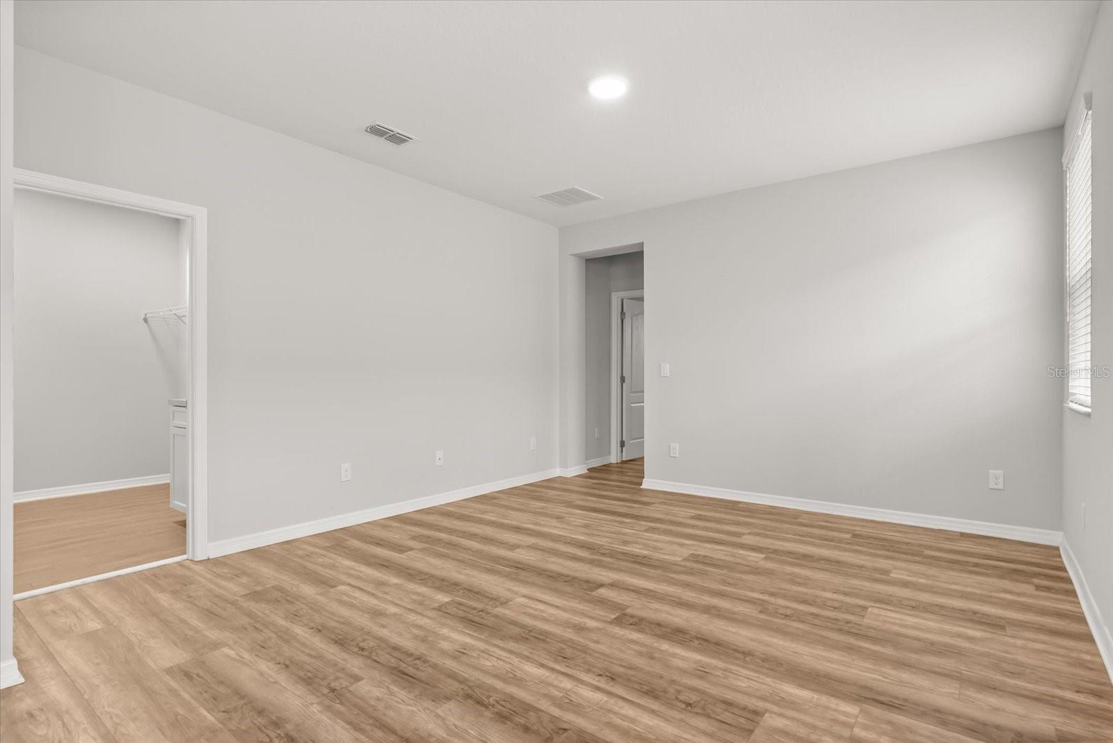 Image 17 of 38 For 601 Becklow Street