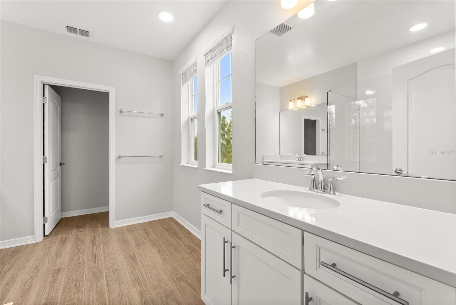 Image 29 of 38 For 601 Becklow Street