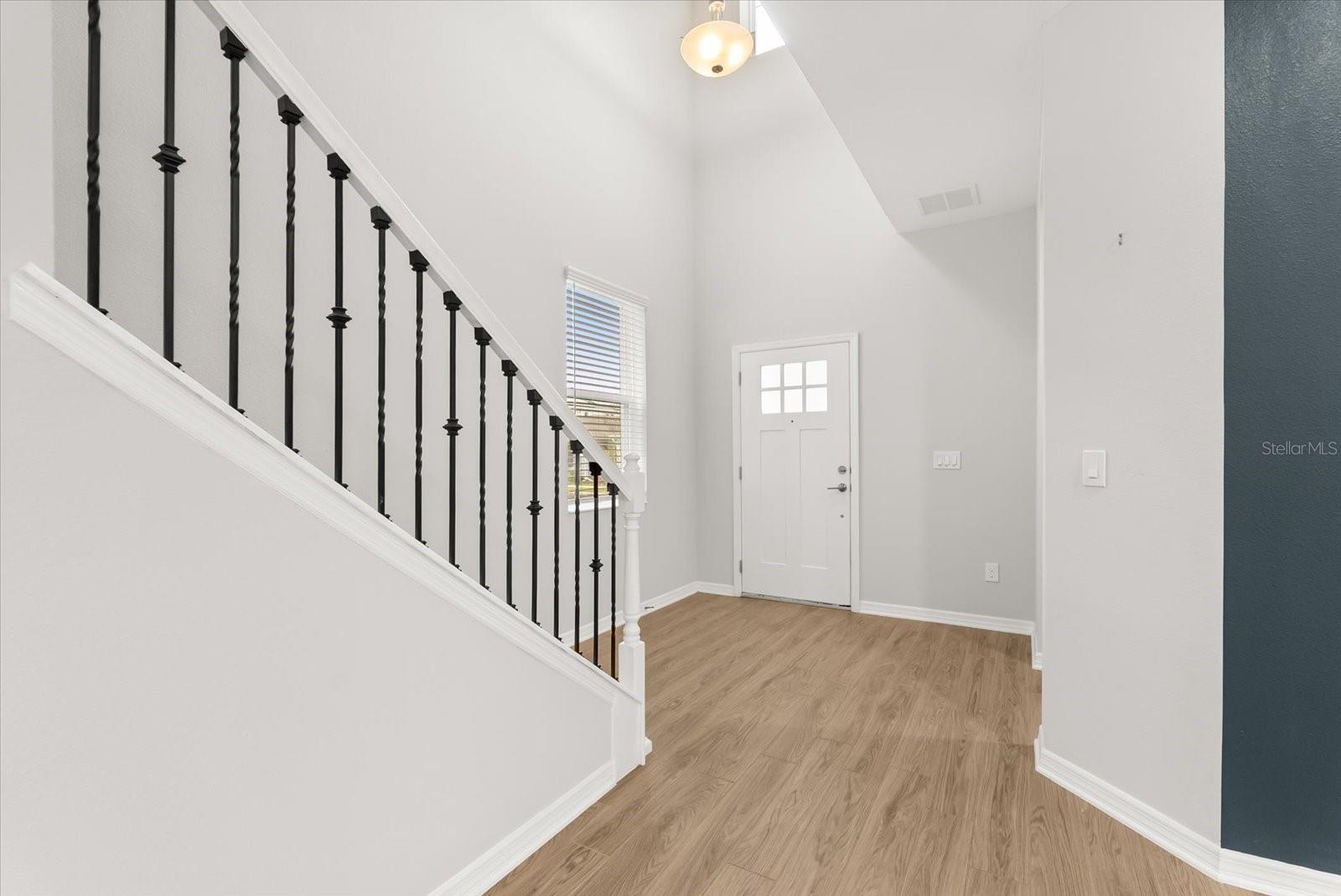 Image 3 of 38 For 601 Becklow Street