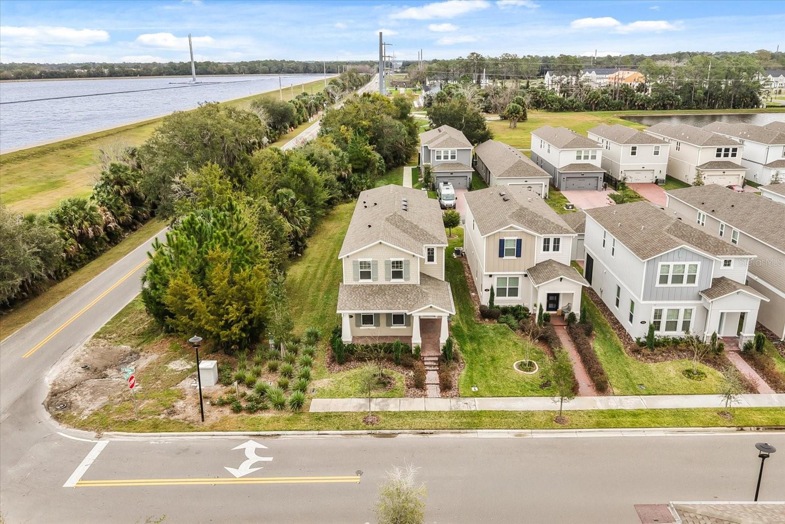 Image 35 of 38 For 601 Becklow Street