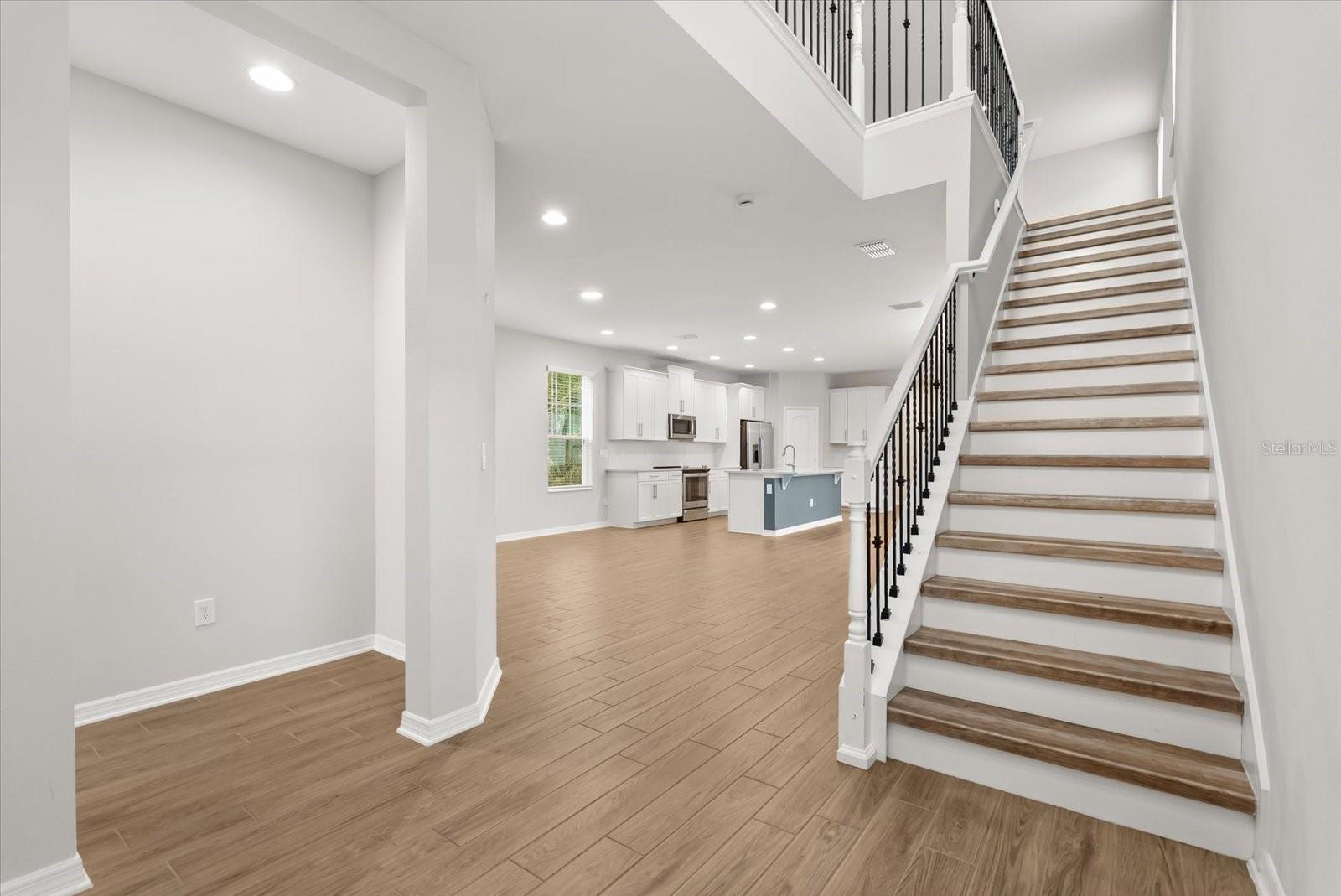 Image 4 of 38 For 601 Becklow Street