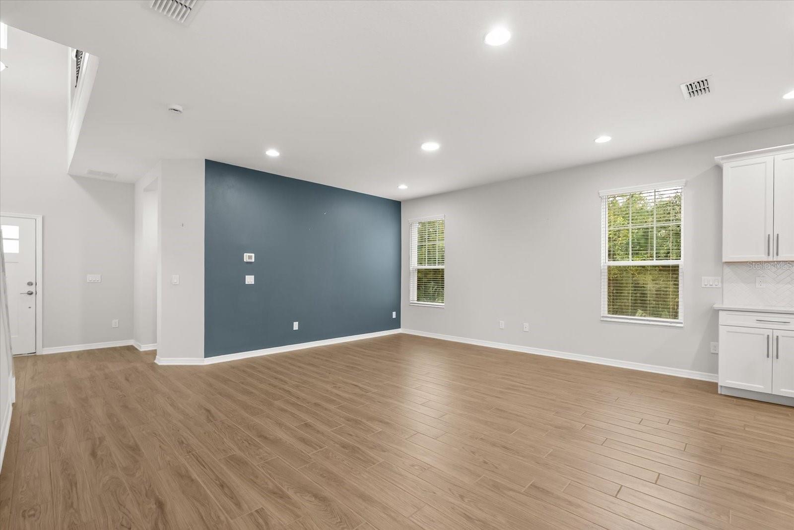 Image 6 of 38 For 601 Becklow Street