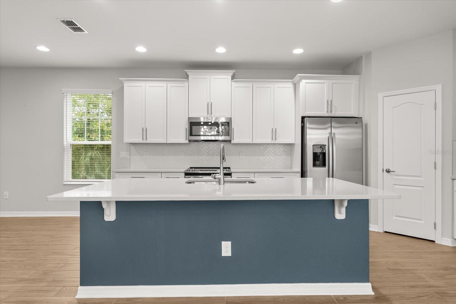 Image 9 of 38 For 601 Becklow Street