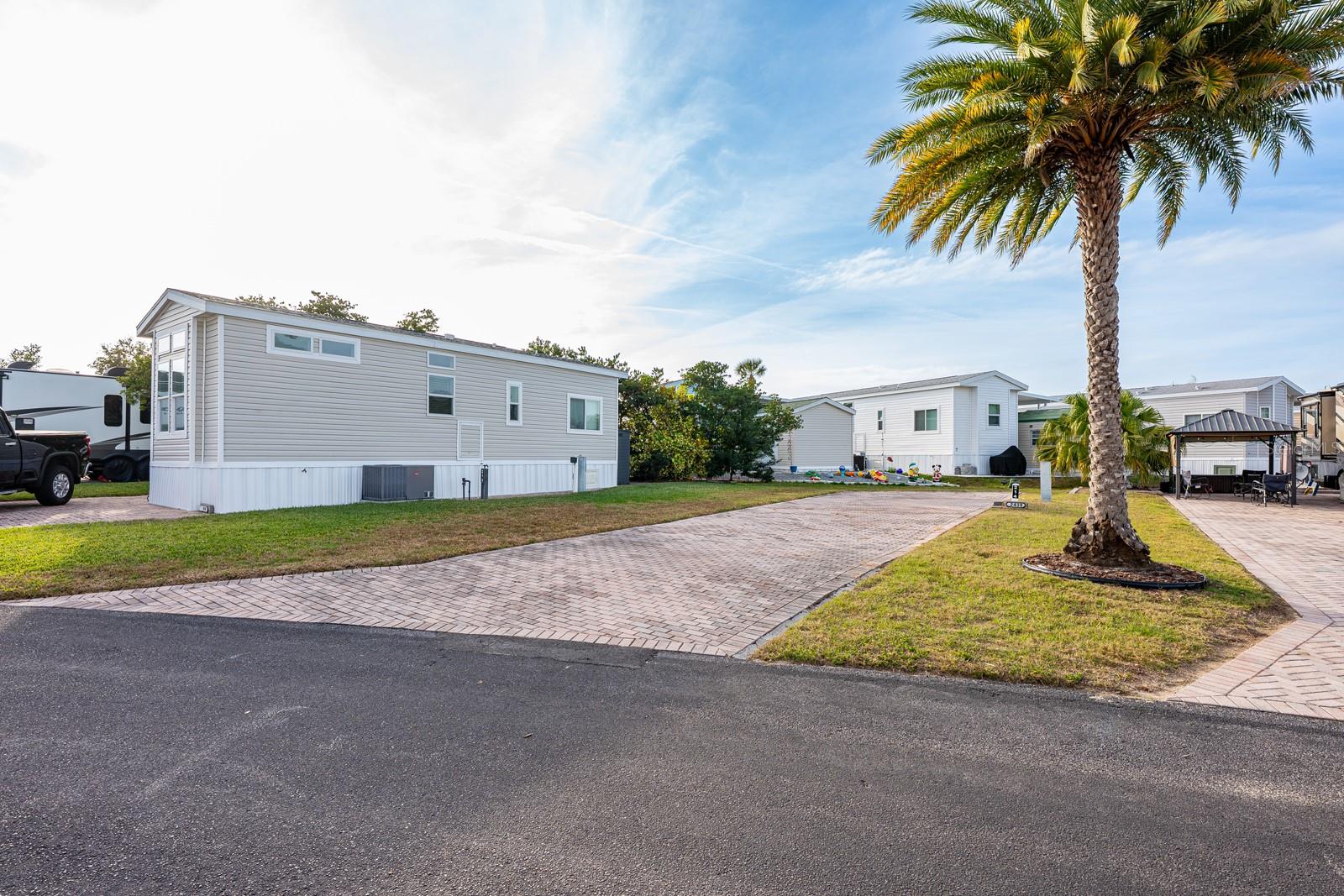 Image 2 of 19 For 2439 Palm Street 214