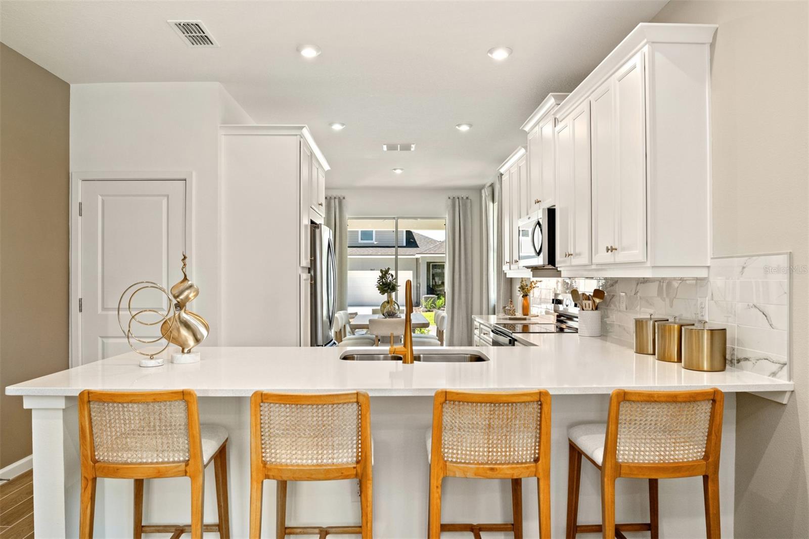 Image 10 of 22 For 10071 Gazebo Alley