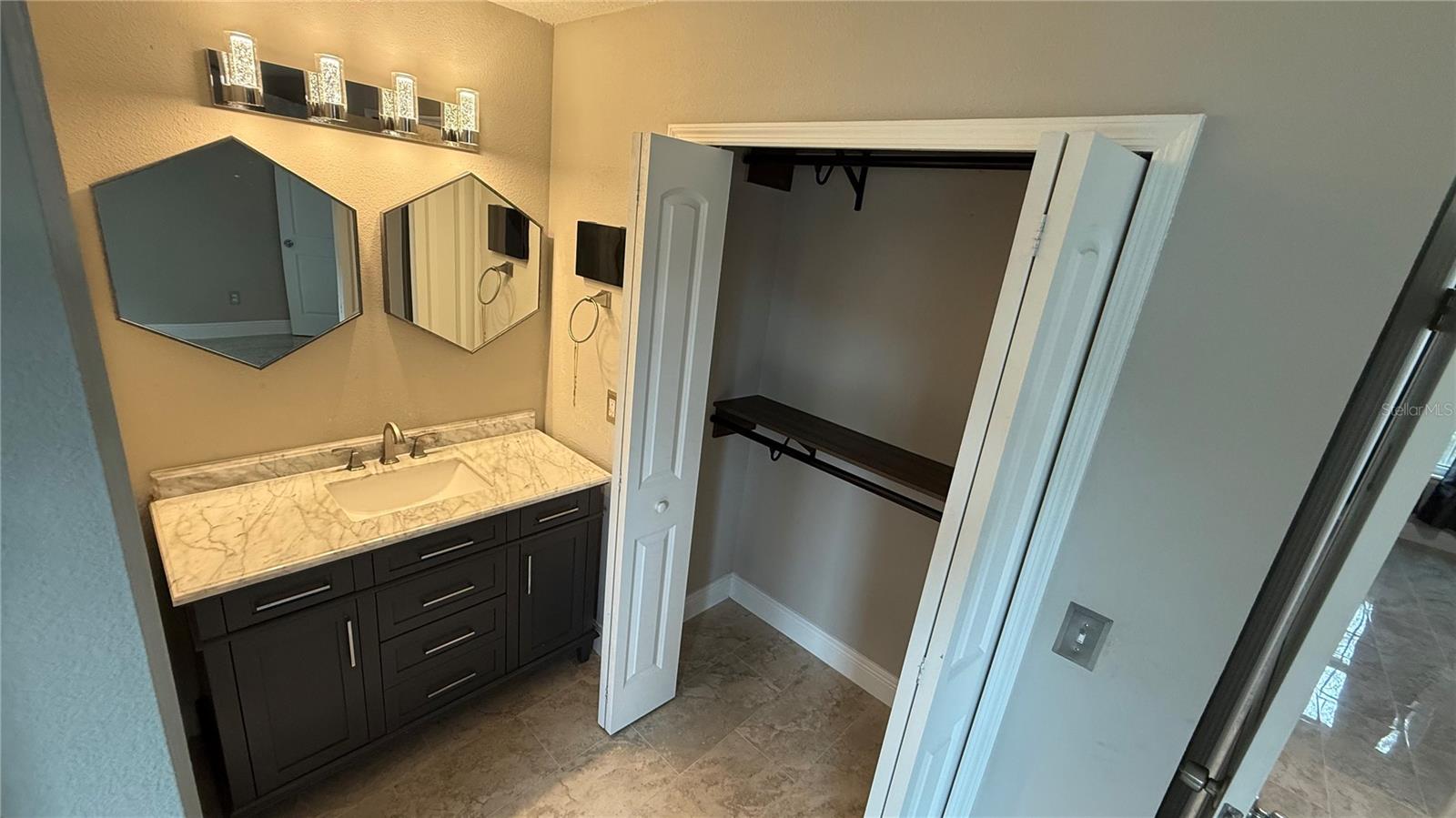 Image 20 of 38 For 9608 River Walk Court