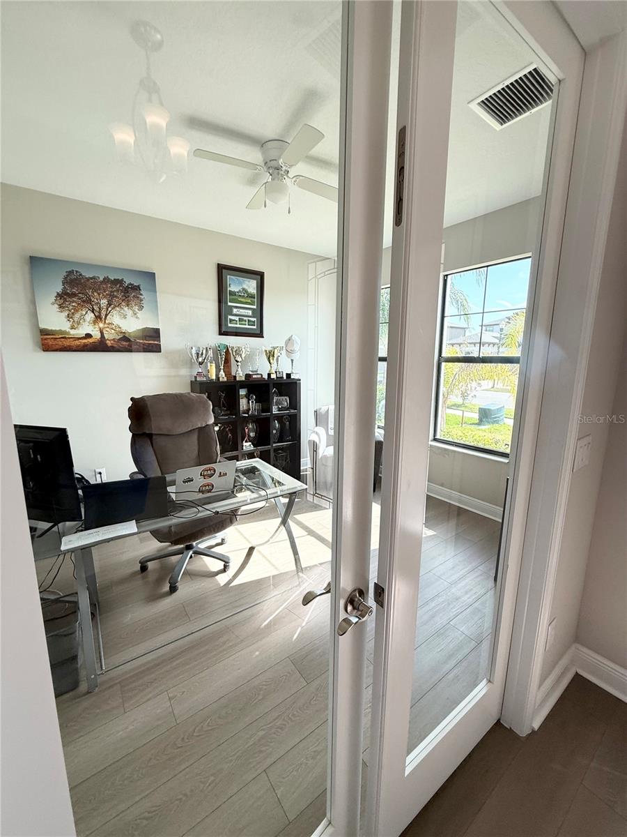 Image 5 of 21 For 14820 Paddock Pond Avenue