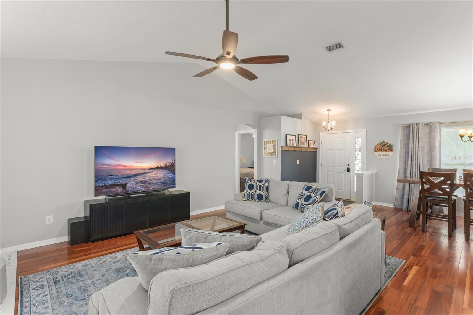 Image 18 of 45 For 806 Breezy Lake Way