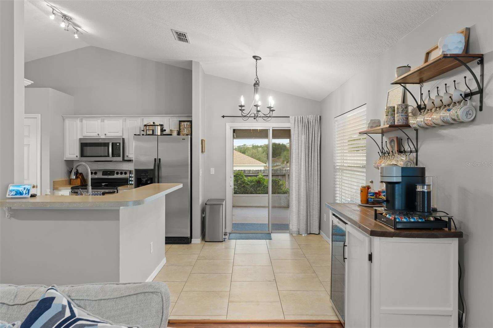 Image 22 of 45 For 806 Breezy Lake Way